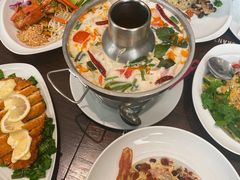 -Chom Cafe and Restaurant