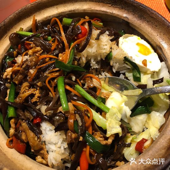 圣安娜饭三样煲仔饭食街(雁峰店)