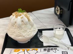 榴莲肉加榴莲冰淇淋-丹礼糖甜品