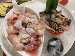 -洪氏嗨捞·广东猪肚鸡·椰子鸡火锅(西咸万象城店)