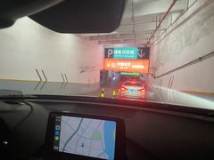 -绿地缤纷城-停车场