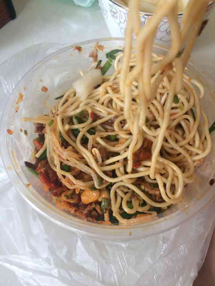 吴记凉面-"地方也好找,建设银行对面巷子进来左手边很.