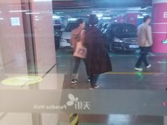 -龙湖天街-停车场