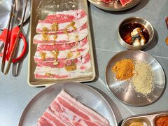 -围炉肉舍丹东海鲜烤肉·烤活鳗(步行街店)