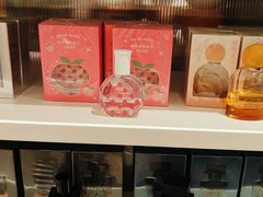 -名创优品(北京新中关购物中心地铁层店)