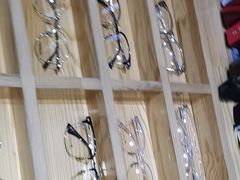 -豪门视光·星趣控·蔡司依视路眼镜代理商(中央大街店)