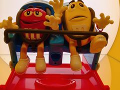 -m豆巧克力世界(上海世茂广场店)