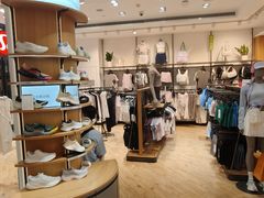 -lululemon(上海浦东IFC店)