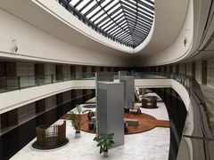 -上海滴水湖皇冠假日酒店