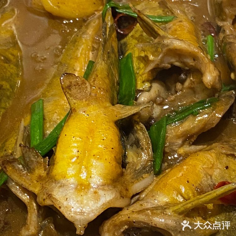 说是郑州前三名的信阳菜馆到这门口