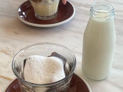 -ROAST coffee & eatery