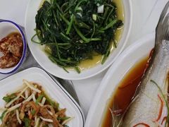 -丹水桥地锅鱼·翘嘴鲌·地方特色全鱼宴(丹江口大坝店)