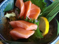 三文鱼刺身-魟阳日式料理(香积寺路店)
