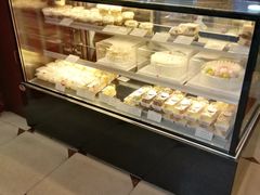 面包甜点陈列柜-红宝石·鲜奶小方·海派西点房(南丹店)