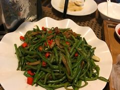 -红栌温泉山庄生态美食餐厅