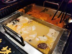 -老牌坊云南鱼豆花火锅(哈西万达店)