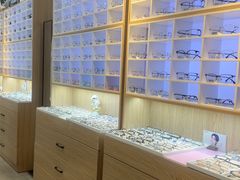 -天空之镜眼镜店蔡司依视路配镜授权零售店(望京颐堤港店)