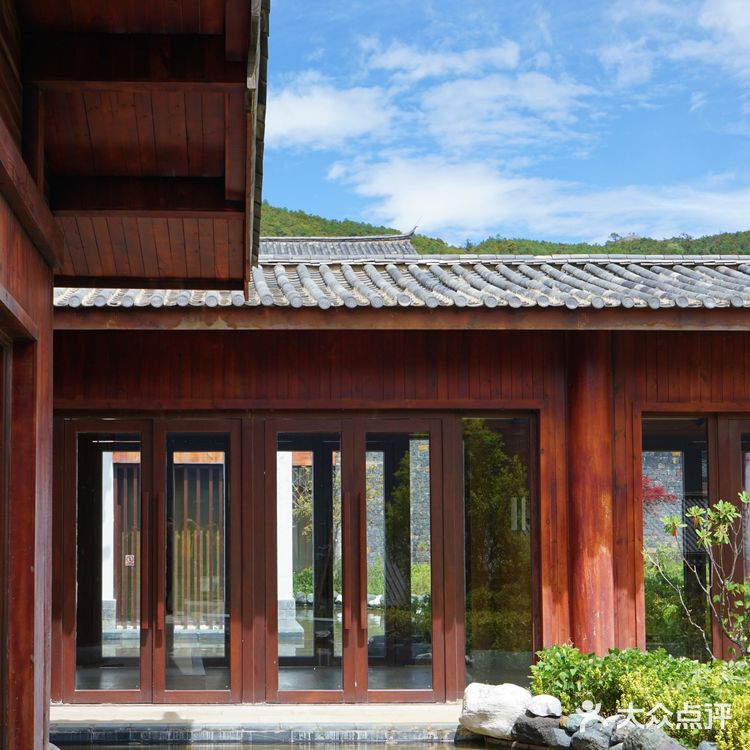 云南必住酒店｜在玉龙雪山的绝美景色中醒来