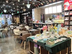 -钟书阁(松江泰晤士小镇店)