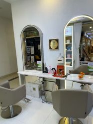 -虫二·专注健康烫染沙龙