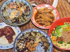 -爆炸头阿姨小四川正宗川味小吃(无任何分店)
