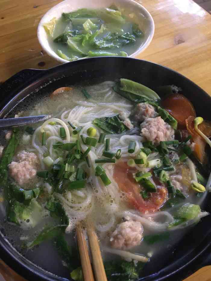 百味佳米线馆(渝北店)-"常常来位于花卉图西三路的百味佳吃砂锅米线.