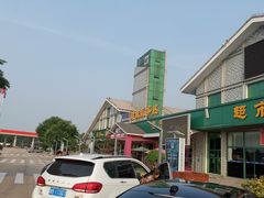 -诸城服务区-停车场