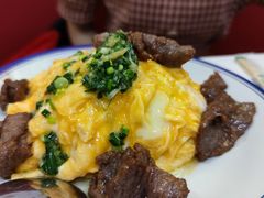 皇袍滋味嫩牛饭滑蛋包饭-食运茶餐厅(文化宫店)