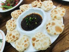 鲅鱼酱配石头饼-聚缘堂·海鲜私房菜(松岭路店)