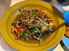 罗平小炒鸡肉鸡杂-半山腰·云南菜(侨福芳草地店)