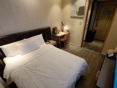 -汉庭优佳(上海娄山关路地铁站店)