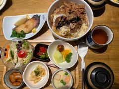 鹅肝肥牛盖浇饭和鳕鱼套餐-阿吾罗日本料理(K11艺术中心店)