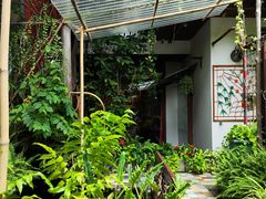 -Cuc Gach Quan Restaurant