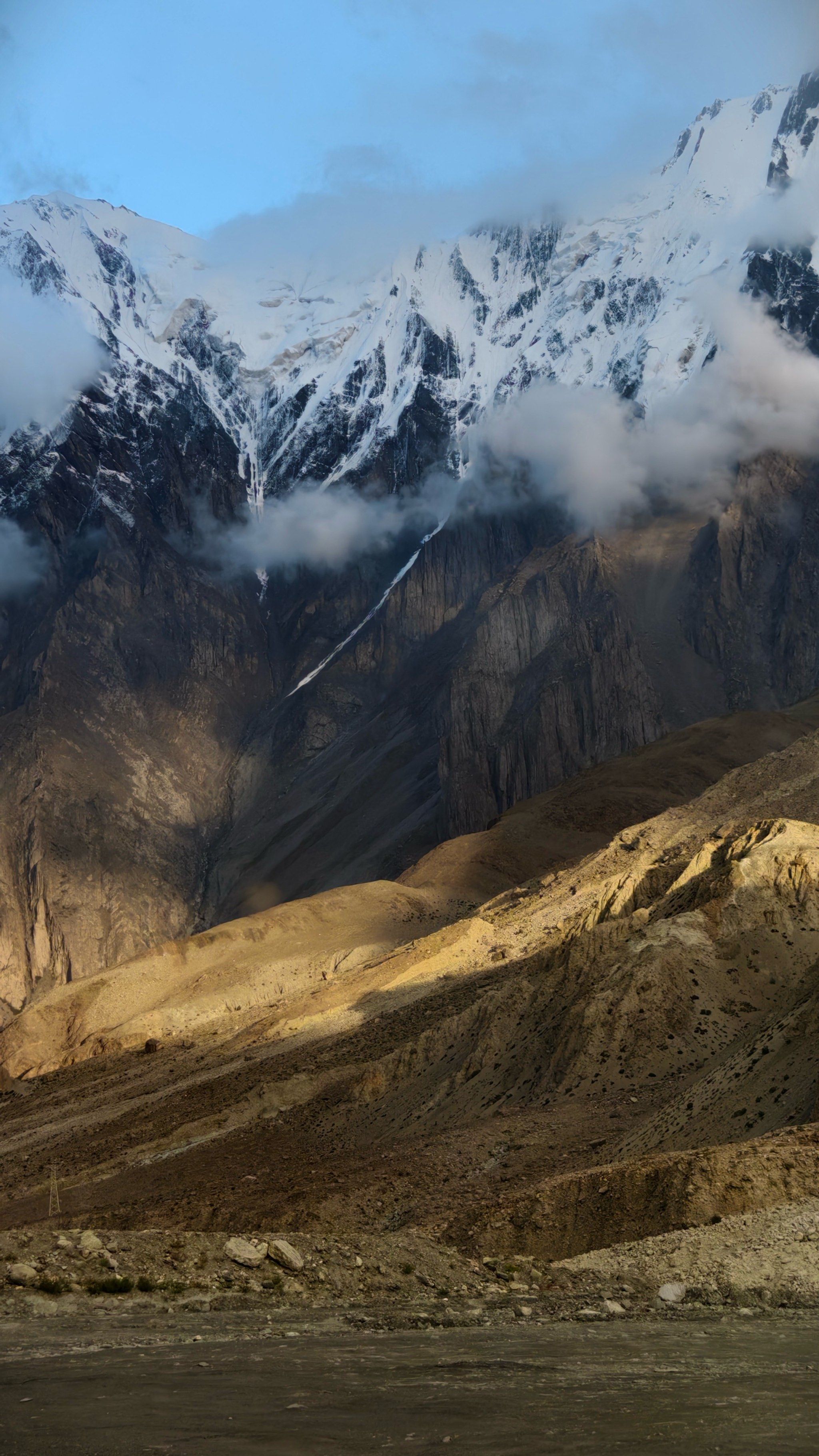 帕米尔高原上的水墨画