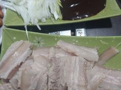 白肉蘸酱-金卯白肉罩火烧