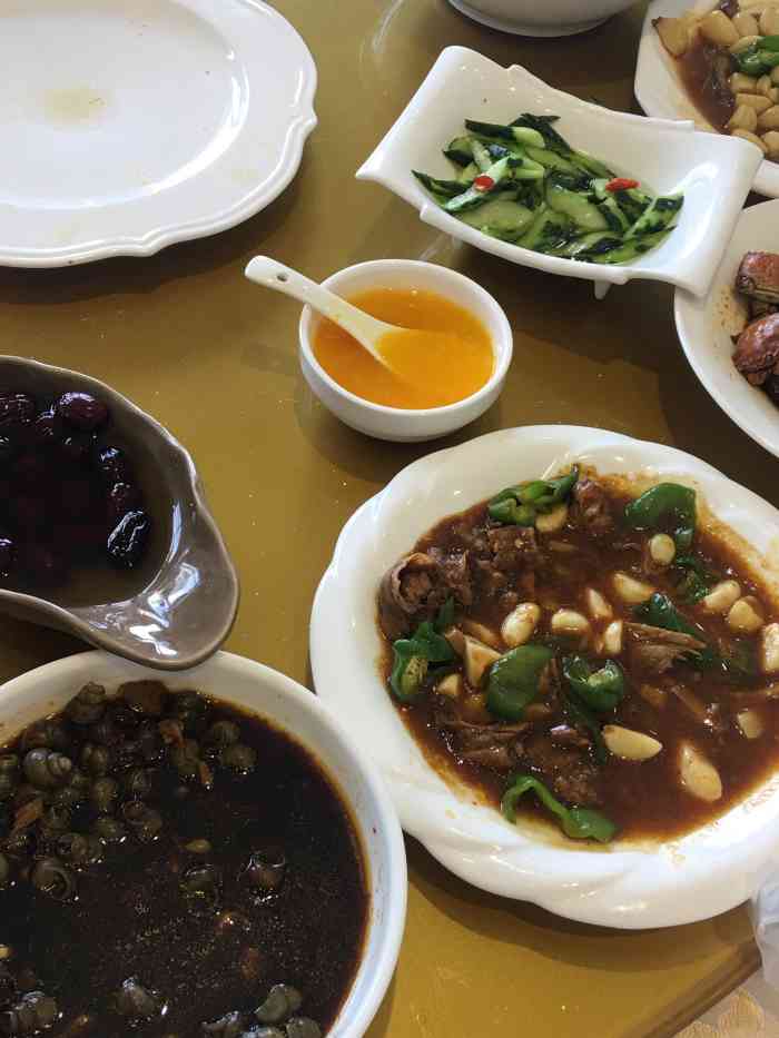 长荡湖水乡红舫-"在很漂亮的水街旁,一边吃着一边欣赏着美景.