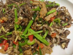 猫爪菇炒牛肉-下梅人家土菜馆(历史文化餐厅度假区店)
