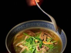 芹菜牛肉面-沪西老弄堂面馆(定西路店)