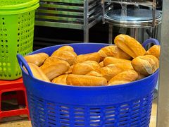 -Bánh Mì Huynh Hoa