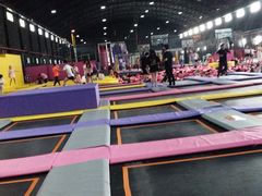-嘿哟动霸CHUA·新潮玩运动娱乐中心·蹦床滑冰团建乐园