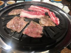 黑牛六拼-明洞阿姨·韩式酱蟹烤肉·创意料理(三元桥店)