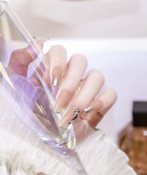 -爱美睫美甲会馆
