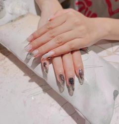 -甲·铺轻奢美甲美睫