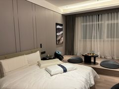 -西安大雁塔科技大学地铁站亚朵酒店