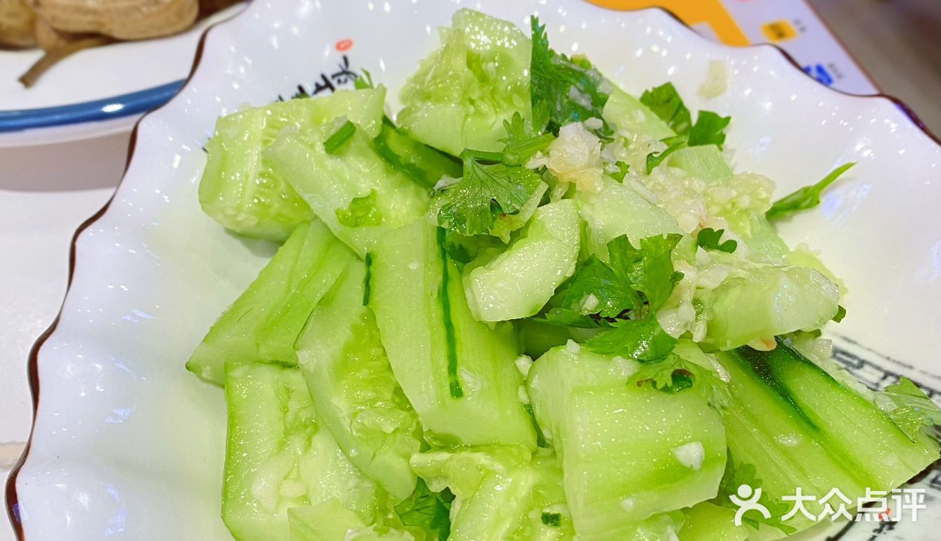 大口吃肉喝酒的快乐丨蒙天骄炭烤羊腿