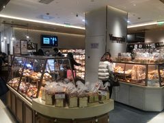 面包甜点陈列柜-山崎面包(静安久光店)