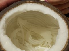 -志龙皇冠吃货椰子铺