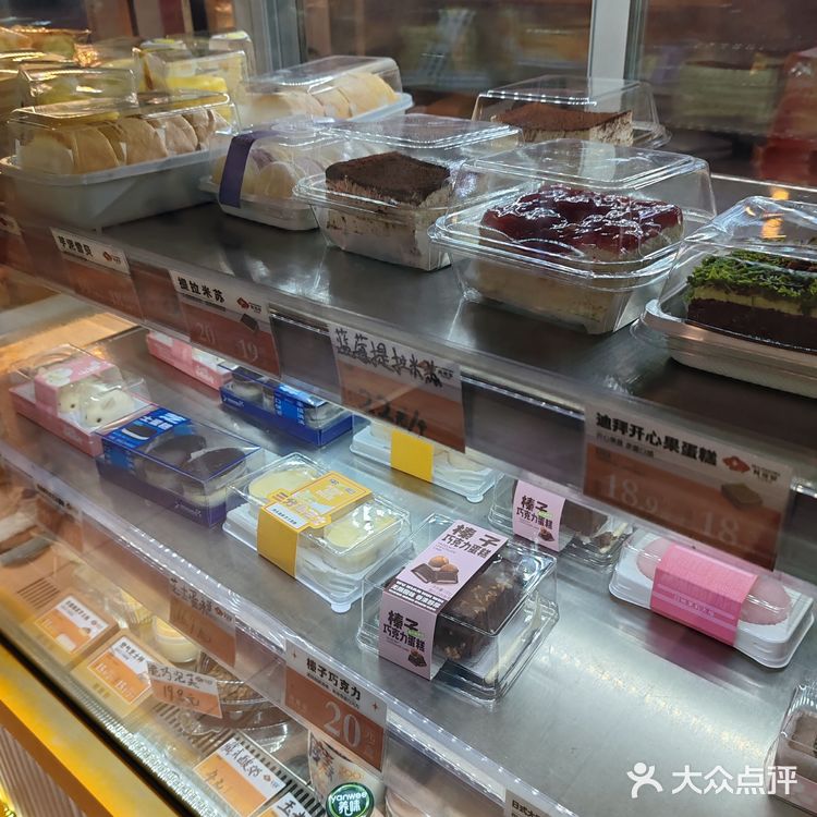 其貌不扬，但口感惊艳的咸蛋黄蛋糕