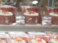 -蓝小轩蛋糕·面包(趣春店)
