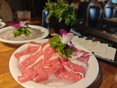 -三人行·骨头王鲜鸡自助火锅(徐汇店)